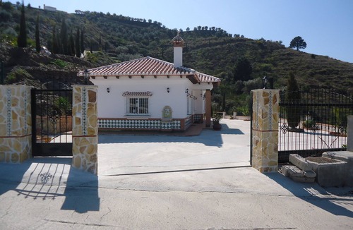Competa Villa | VILLA AL-ANDALUS, IS IDEAL FOR VACATION FOR HAVING THE HOUSE, THE POOL