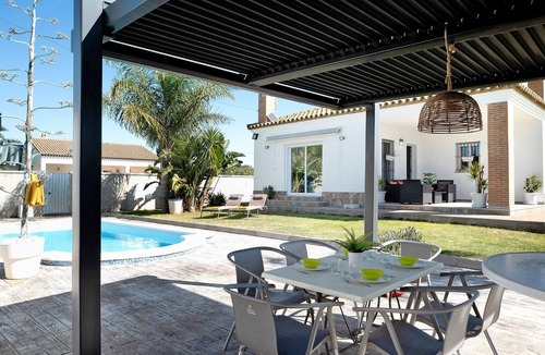 Conil de la Frontera House | Villa Álvaro with Private Pool and Terrace in Conil de la Frontera