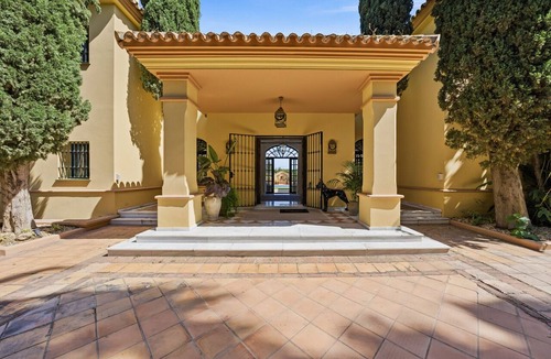 Guadalmina Villa | Villa Amarilla - stunning villa in Guadalmina Baja a few steps from the beach