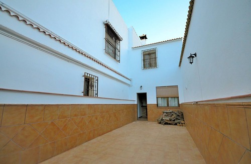 Priego de Cordoba Ski Chalet | Villa Amparo, fantastic villa with garden, saltwater pool, solarium.