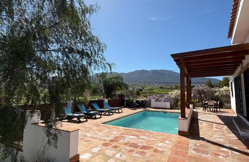 Alhaurin el Grande Villa | Villa Ana, privada para 6 personas con piscina y vistas a la sierra de Mijas