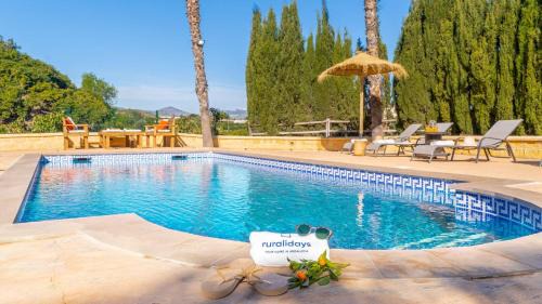 Velez-Malaga House | Villa Anamar Benamocarra by Ruralidays