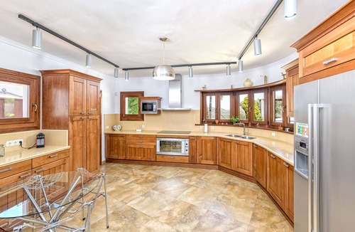 Antequera Villa | Villa Antequera with mountain views