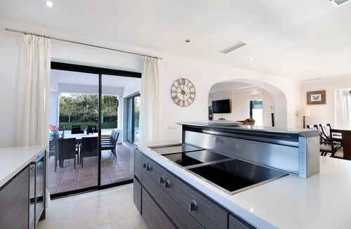 Arcos de la Frontera Villa | Villa "Arcos golf Jacaranda" con vistas a la montaña, piscina y Wi-Fi, 5 dormitorios