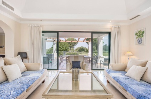 Arcos de la Frontera Villa | Villa 'Arcos Golf Jacaranda 11' with Mountain View, Wi-Fi and Air Conditioning