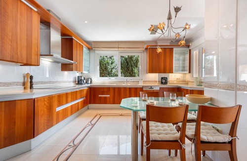 Torrequebrada Villa | Villa 'Beachside with Great Sea View' with Sea View, Wi-Fi and Air Conditioning