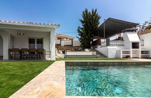 Benajarafe Villa | Villa Benajarafe with pool and parking