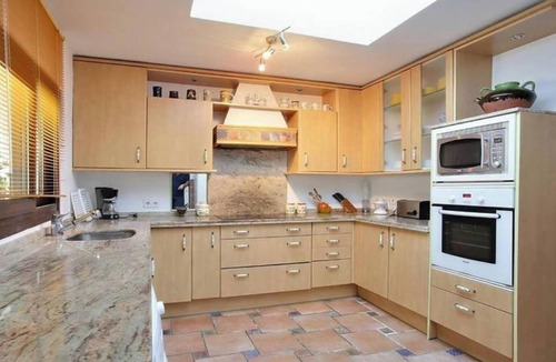 Guadalmina Villa | Villa 'by the Beach 5 Bedrooms' With Sea View, Wi-fi and Air Conditioning