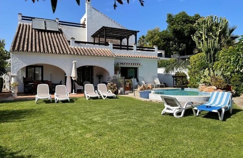 Guadalmina Villa | Villa 'by the Beach 5 Bedrooms' With Sea View, Wi-fi and Air Conditioning