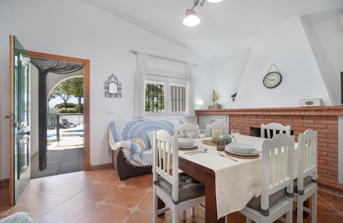 Chiclana de la Frontera Villa | Villa 'Chalet Good Vibes' with Private Pool, Wi-Fi and Air Conditioning