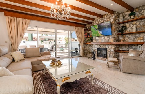 Urbanizacion Costabella Villa | Villa Cara - four bedroom villa close to the beach with private pool