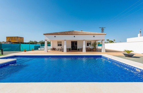 Marchena House | Villa "Casa Brisa del Valle" with Private Pool, Covered Terrace & Wi-Fi