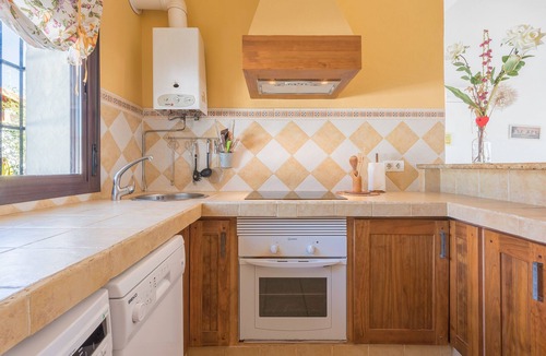 Campano House | Villa "Casa Layda" for Families with Outdoor Pool, Wi-Fi, and Air Conditioning