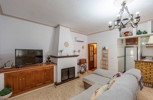 Marchena House | Villa "Casa Rural Entre Olivos" with Pool & Wi-Fi