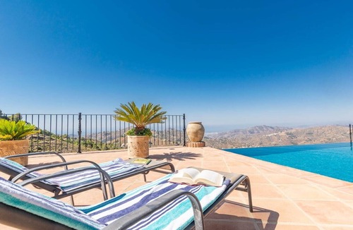 Competa Villa | Villa 'Casa La Mirada' with Sea View, Pool & Wi-Fi