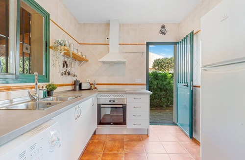 Alcaucin Villa | Villa 'Casa Perez' with Mountain View, Private Pool and Wi-Fi