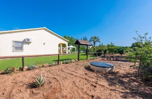Marchena House | Villa "Casa Rural Casa de Noa" with Private Pool, Private Garden & Wi-Fi