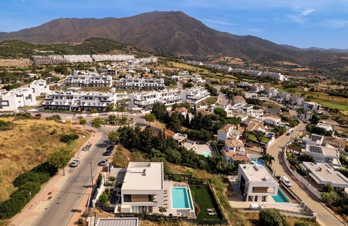 Estepona Villa | Villa Castaño sea views with heated Pool | Estepona | 8p