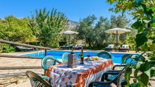 Antequera Villa | Villa Cereza Antequera - La Higuera by Ruralidays