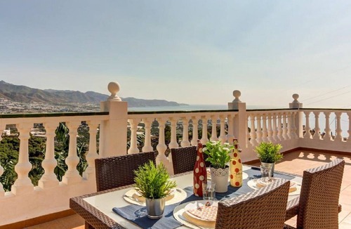 Nerja Ski Chalet | VILLA CEREZO
