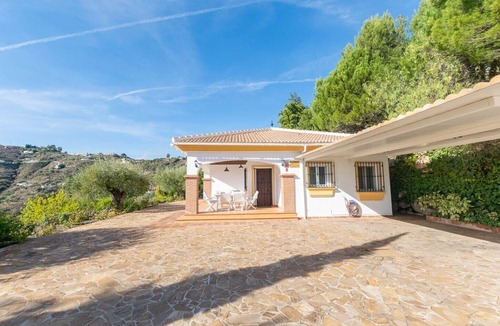 Competa Villa | Villa 'Cortijo De La Abuela' with Mountain View, Wi-Fi and Air Conditioning
