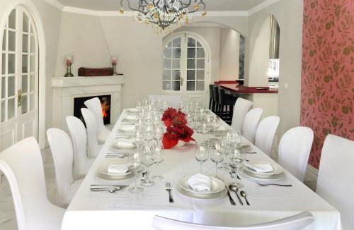 El Puerto de Santa Maria Villa | Villa de Lujo con Jardines y Piscina