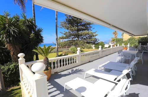Torre de Benagalbon Ski Chalet | VILLA DEL MAR 'Boutique Beach-House' 11PAX