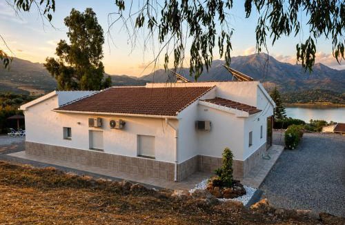 Vinuela Villa | Villa Del Lago By Solymar Properties
