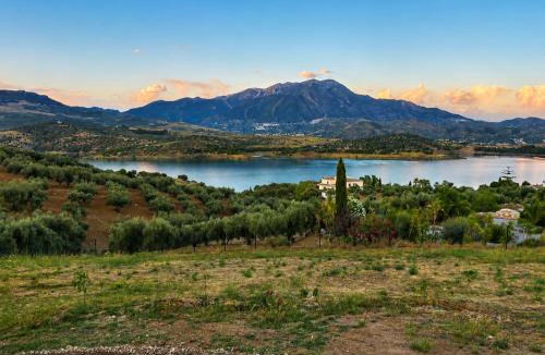 Vinuela Villa | Villa Del Lago By Solymar Properties