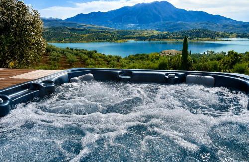 Vinuela Villa | Villa Del Lago By Solymar Properties
