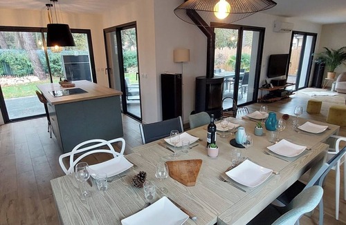 Labenne House | Villa des Pins - Sleeps 10 - 5 bedrooms - 3 bathrooms - heated pool - air conditioning