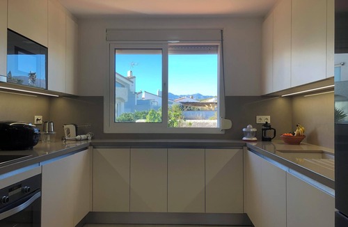 Bahia Dorada Villa | Villa 'Estepona Sea Front' with Sea View, Shared Pool and Wi-Fi