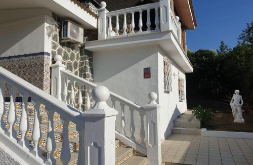 El Garrobo House | Villa Familiar con Piscina Privada y Barbacoa cerca de Sevilla