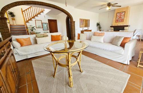 New Golden Mile House | Villa Hermana del Sol by Lica