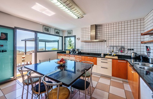 Benalmadena Costa Villa | Villa 'Holivista' with Sea View, Wi-Fi and Air Conditioning