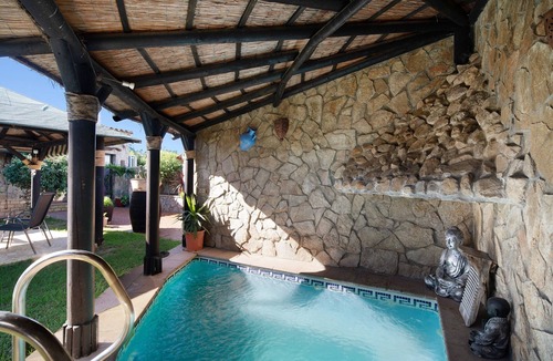 Chiclana de la Frontera House | Villa 'Indie' with Private Pool, Wi-Fi and Air Conditioning