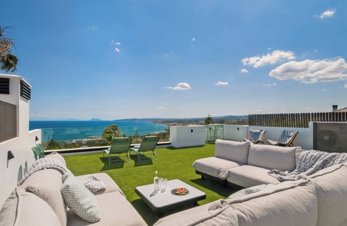 Urbanizacion Puerto de Estepona Villa | Villa in Estepona with Amazing Sea Views
