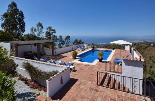 Sayalonga Villa | Villa in Sayalonga with Private Pool
