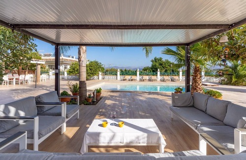 Alhaurin de la Torre Villa | 'Villa Isabella' with Mountain Views, Wi-Fi and Air Conditioning