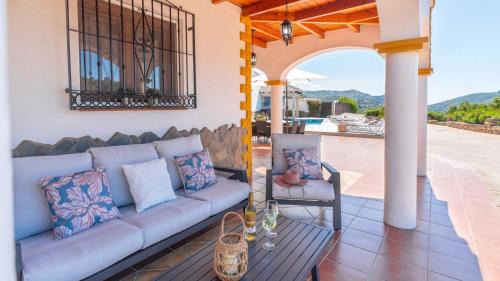 Sayalonga House | Villa Javier Sayalonga by Ruralidays