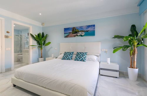 Sotogrande House | VILLA KATIA - Spectacular duplex next to the beach in Sotogrande - Free Wifi