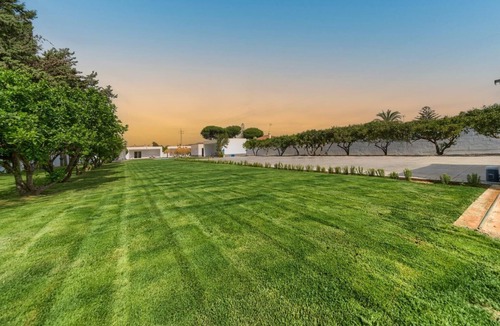 Chiclana de la Frontera Villa | Villa Los Naranjos – Adults Only 25+ with Private Pool, Wi-Fi & Air Conditioning