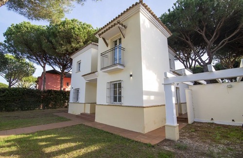 Chiclana de la Frontera Villa | Villa 'La Cayetana Sancti Petri' with Private Pool, Private Terrace and Air Conditioning