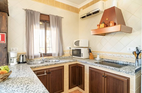 El Gastor House | Villa 'La Cañada' with Lake Views, Wi-Fi and Air Conditioning