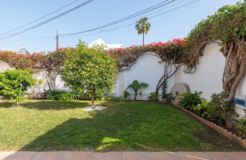 Torremolinos Ski Chalet | Villa : La Casita del Mar : Jacuzzi : Barbecue : Private garden : beach nearby