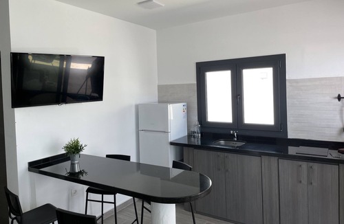 Mondron House | Villa La Fuente en Entorno Privado con Piscina a dos Niveles