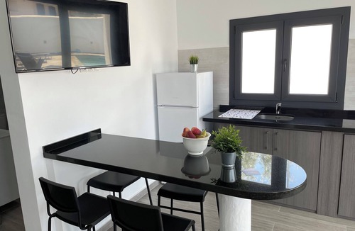 Mondron House | Villa La Fuente en Entorno Privado con Piscina a dos Niveles