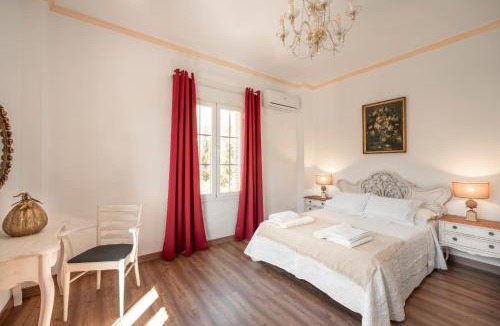 Moclin Apartment | Villa La Gaviota - Piscina, jardín y barbacoa junto Ruta del Gollizno