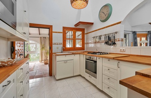 Sayalonga Villa | Villa 'La Montaña Del Oro' with Sea View, Wi-Fi and Air Conditioning