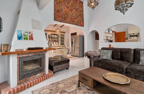Sayalonga Villa | Villa 'La Montaña Del Oro' with Sea View, Wi-Fi and Air Conditioning